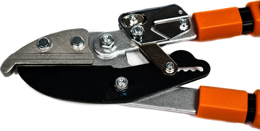 Quelle est la différence entre un sécateur à crémaillère et un sécateur classique pour tailler les plantes ?